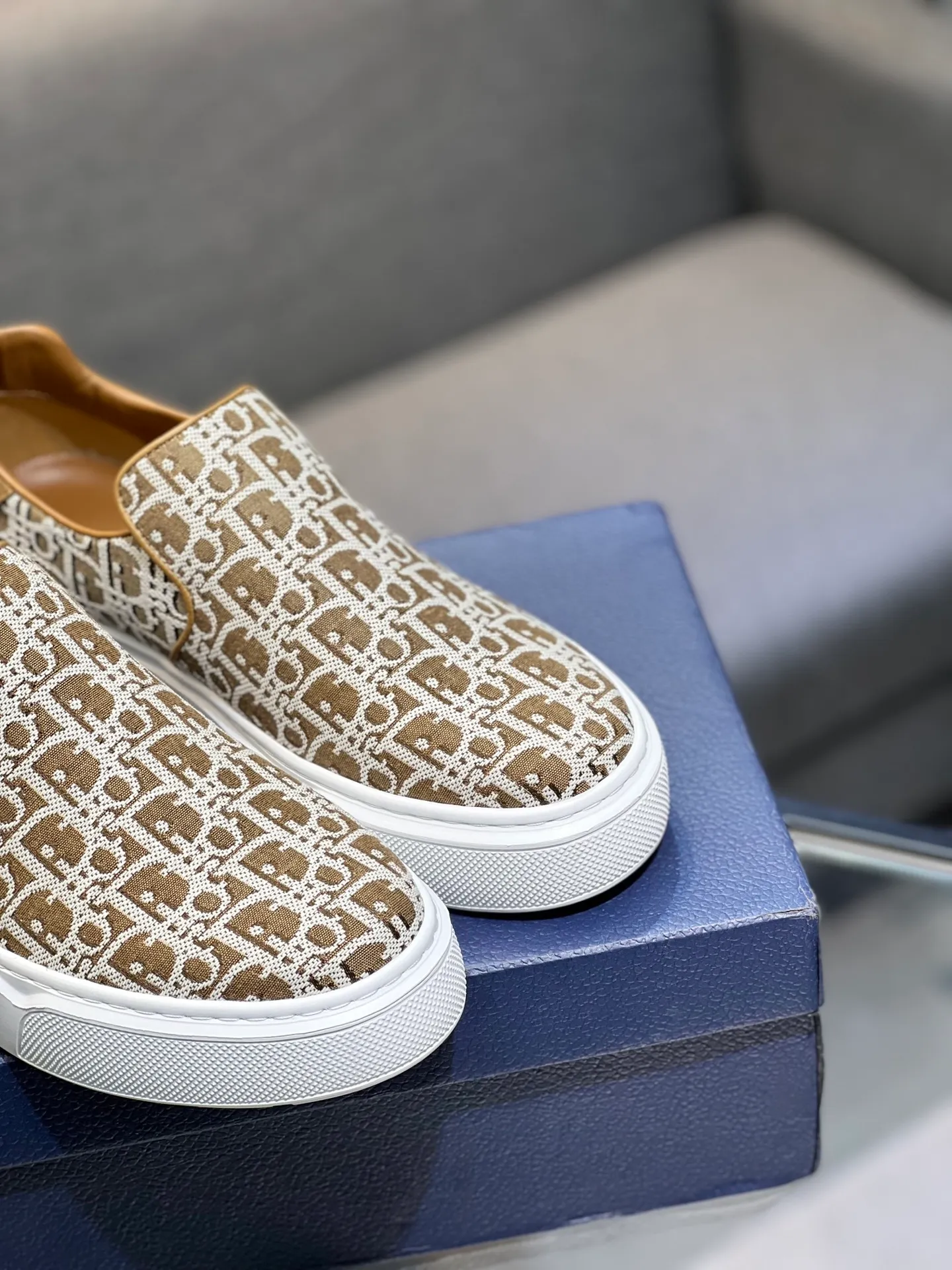 Men's shoes 💰380 The latest DiOr shipment, using imported top-grade jacquard fabric with cowhide design 👍 Breathable mesh lining, comfortable to wear, lightweight, original last mold, official website 1:1, private mold outsole, non-slip, color, multiple colors available, code number 38 to 44 (45 can be ordered)